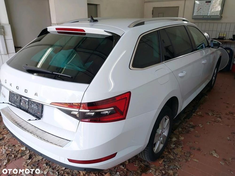 Skoda Superb 2.0 TDI SCR Style DSG - 5