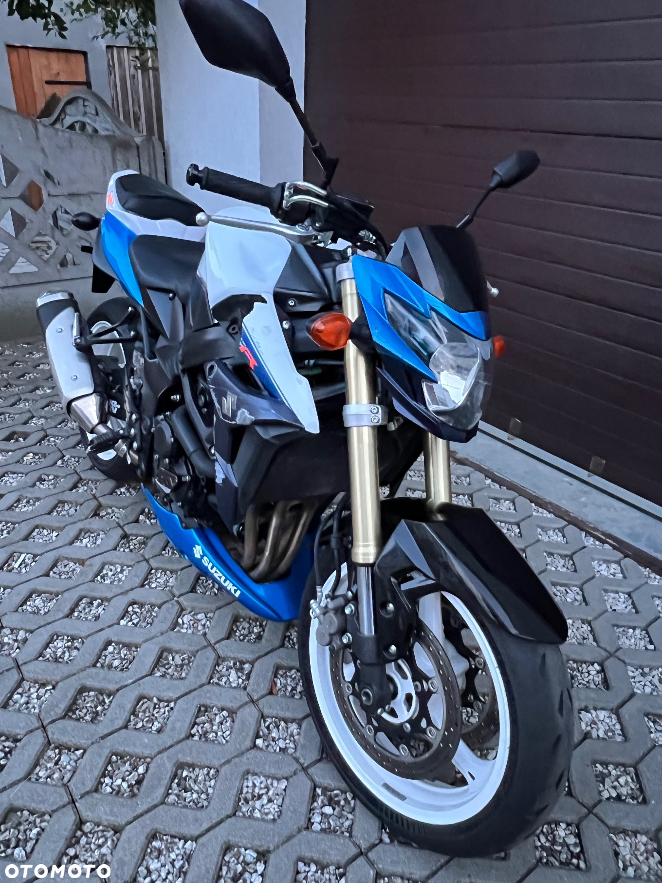 Suzuki GSR - 5