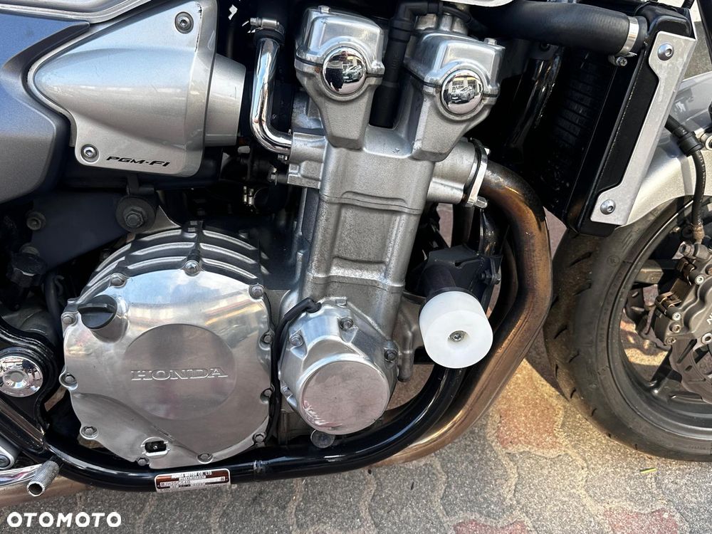 Honda CB - 12