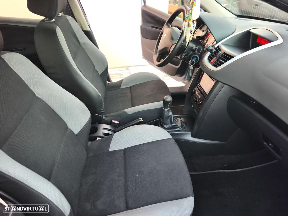 Peugeot 207 1.4 HDi Premium - 11