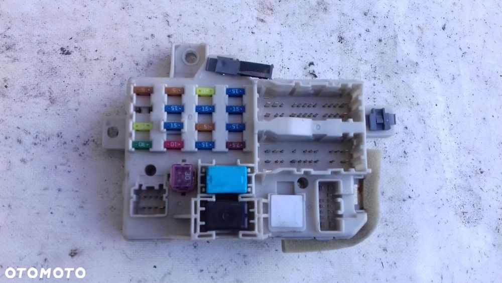 MODUŁ BCM SKRZYNKA BEZPIECZNIKÓW MAZDA 6 GG GY 2.0 16V 02-05 - 1