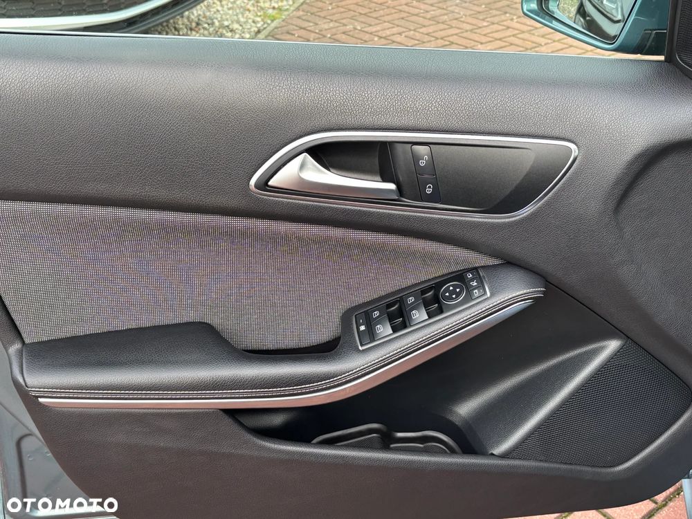 Mercedes-Benz Klasa A 180 (BlueEFFICIENCY) 7G-DCT Urban - 23
