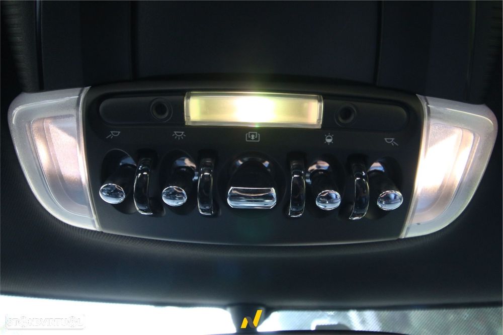 MINI 5 Portas Cooper D Auto - 18