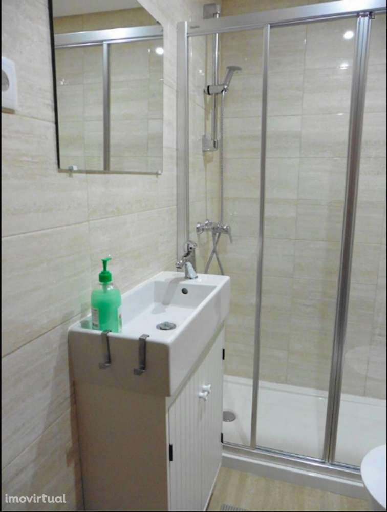 Quarto - localizado em Santa Marinha Porto - Grande imagem: 3/23