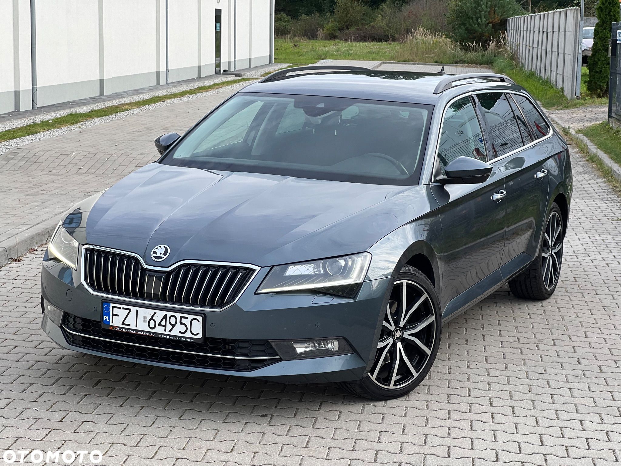 Skoda Superb 2.0 TDI Ambition DSG - 1