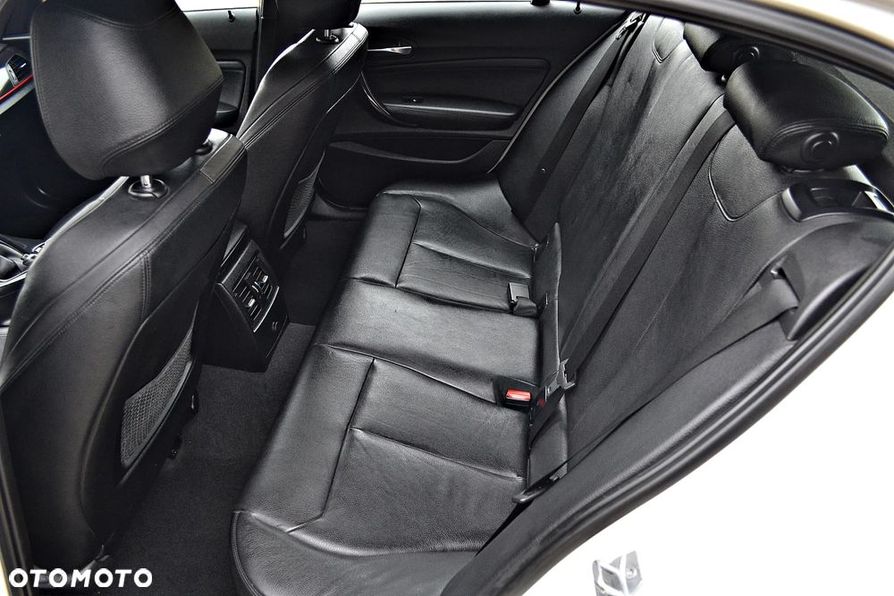 BMW Seria 1 120d xDrive Sport Line - 28