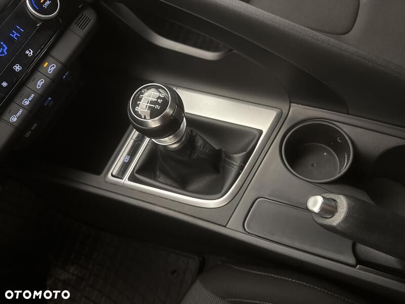 Hyundai Elantra - 17