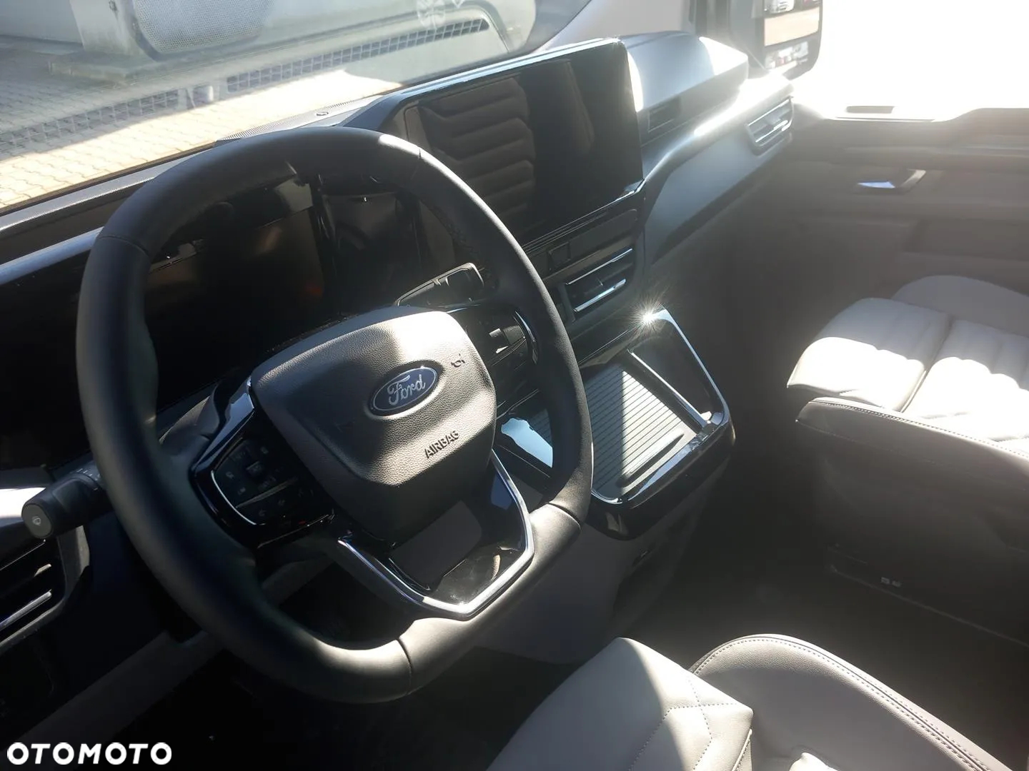 Ford Tourneo Custom 2.5 PHEV CVT 340 L2 Titanium X - 9