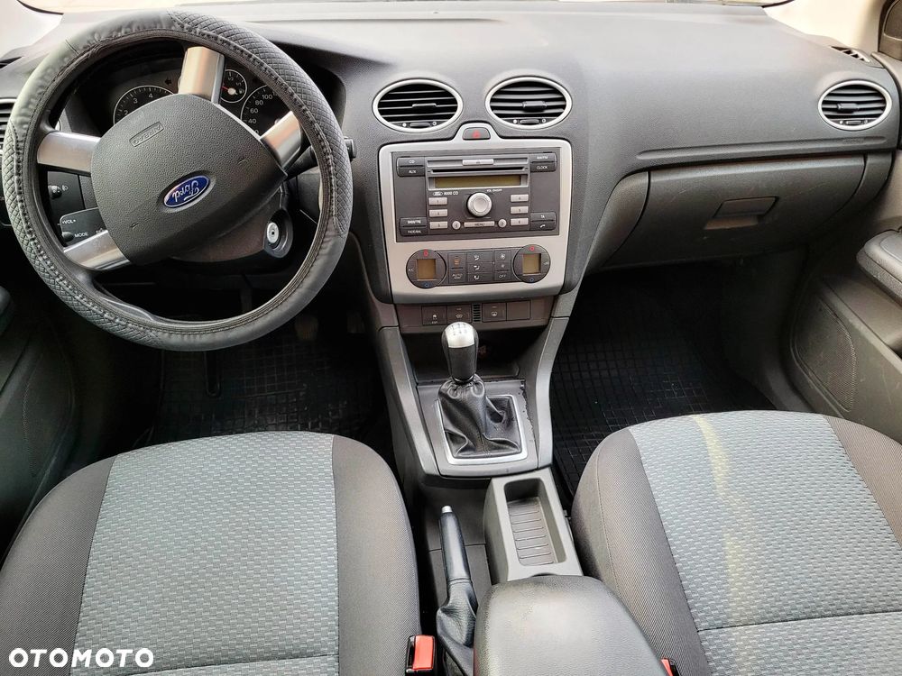Ford Focus 1.8 Style - 8
