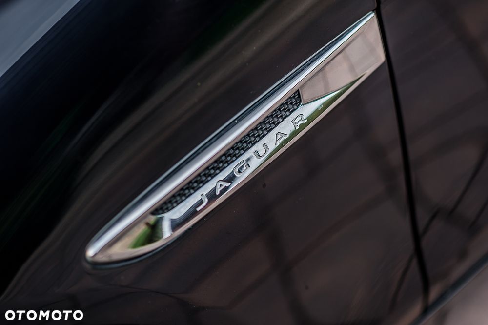 Jaguar XE 2.0 T Prestige - 12