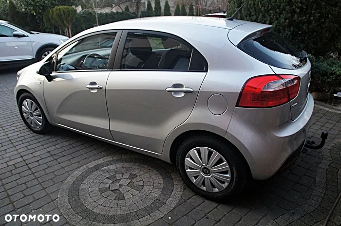 Kia Rio 1.2 Attract - 11