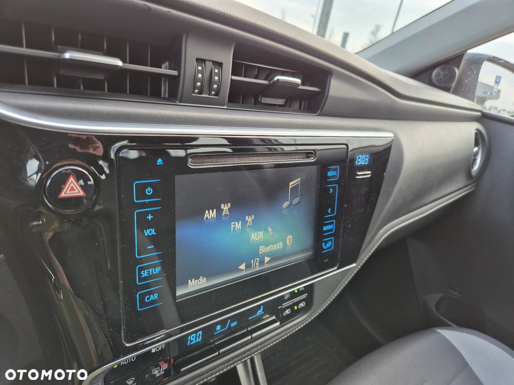 Toyota Auris 1.6 Premium - 17