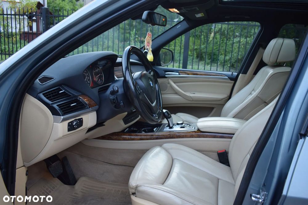 BMW X5 4.8i xDrive - 14