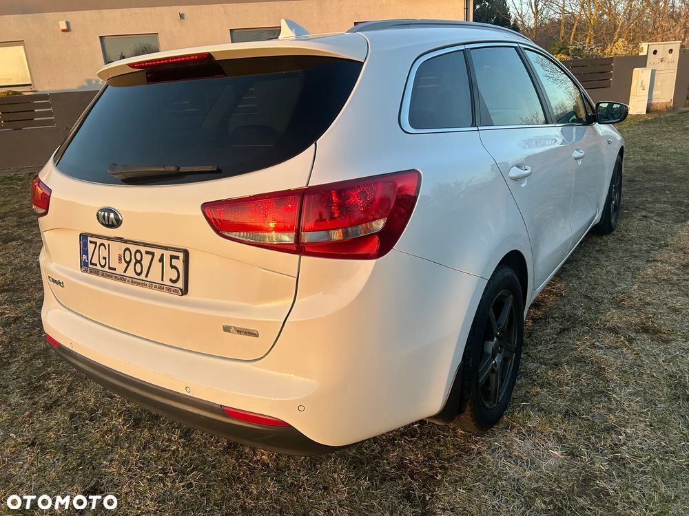 Kia Ceed 1.6 CRDi 136 ISG Platinum Edition - 9