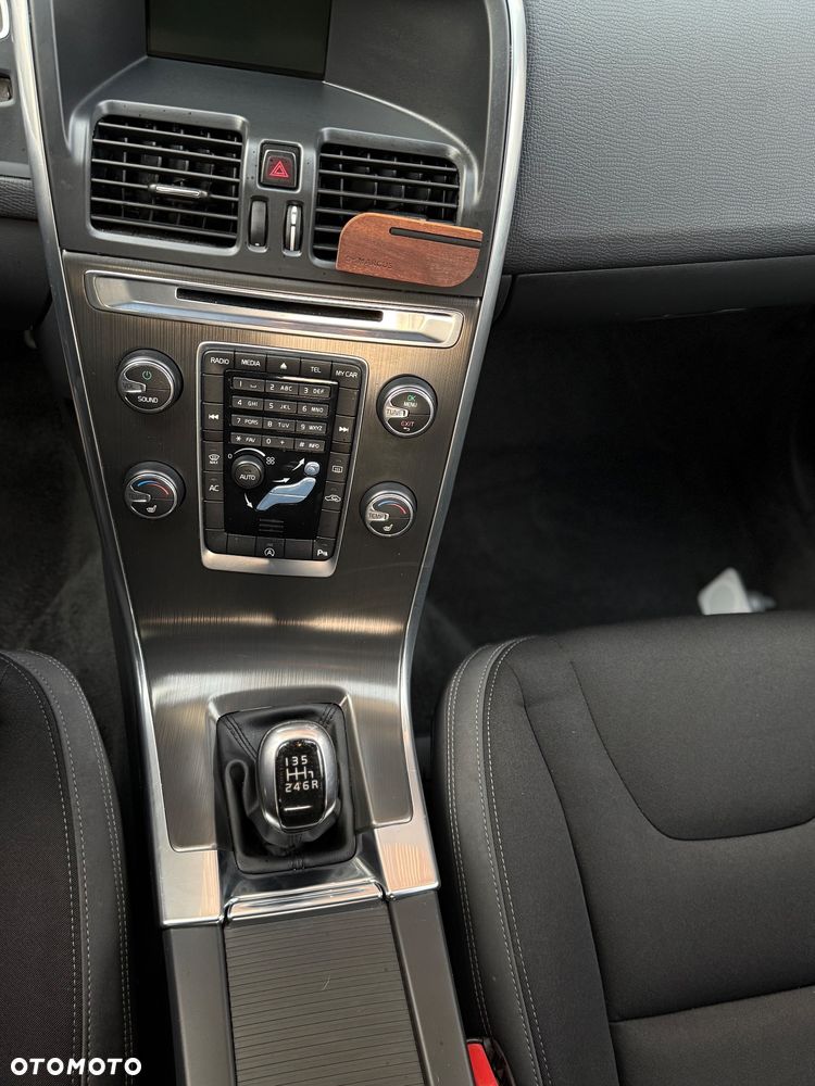 Volvo XC 60 D4 Momentum - 19