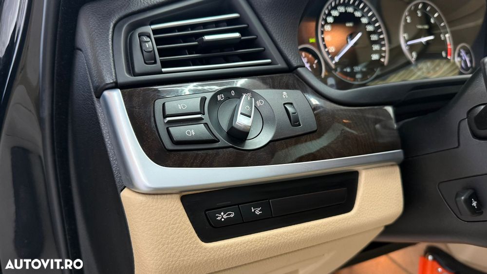 BMW Seria 5 530d Sport-Aut. - 30
