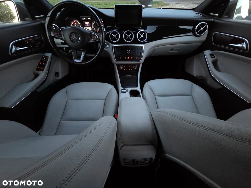 Mercedes-Benz CLA 250 7G-DCT - 7