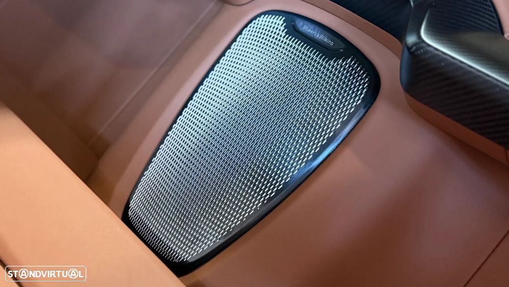 Aston Martin Vanquish V12 - 39