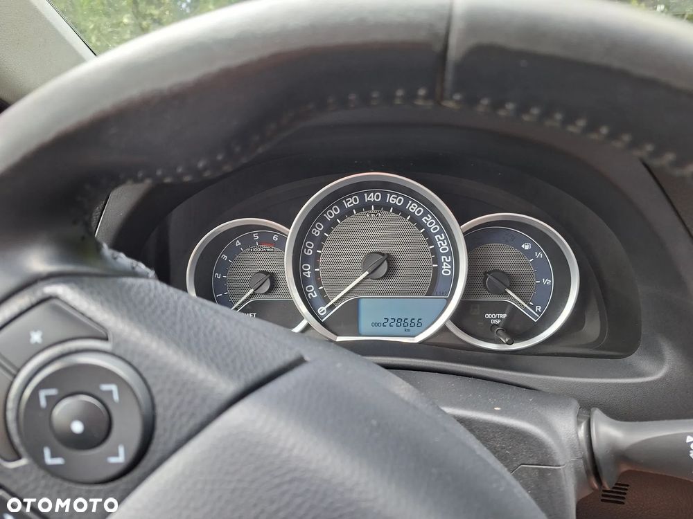Toyota Auris 2.0 D-4D Dynamic - 2