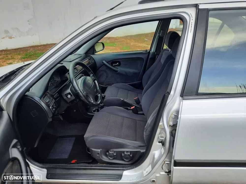 Honda Civic 1.4i S - 6