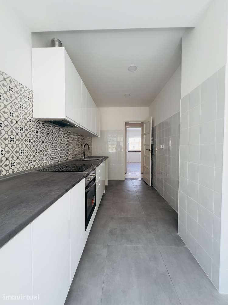 Apartamento T2 Remodelado com Excelente Luz Natural | Olival de Basto - Grande imagem: 2/16