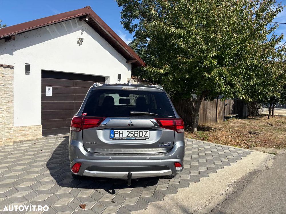 Mitsubishi Outlander 2.0 4WD Plug-In Hybrid Plus - 8