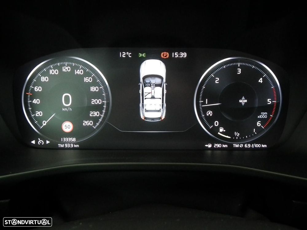 Volvo XC 40 2.0 D3 Momentum - 25