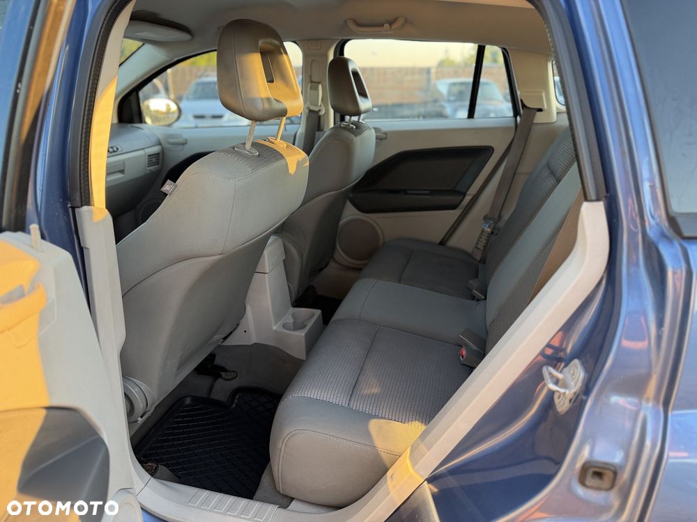 Dodge Caliber - 8