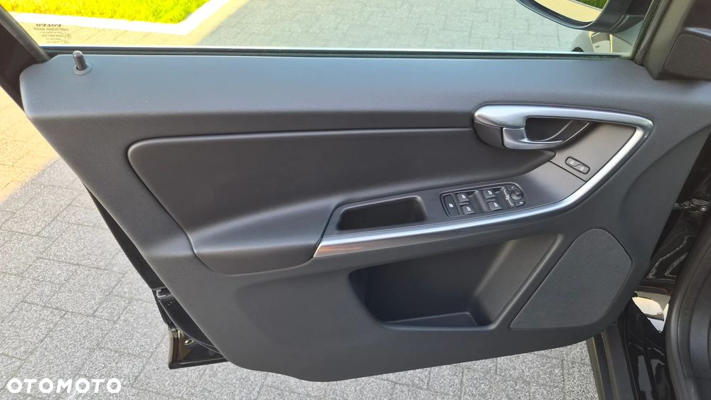 Volvo XC 60 D4 Momentum - 23