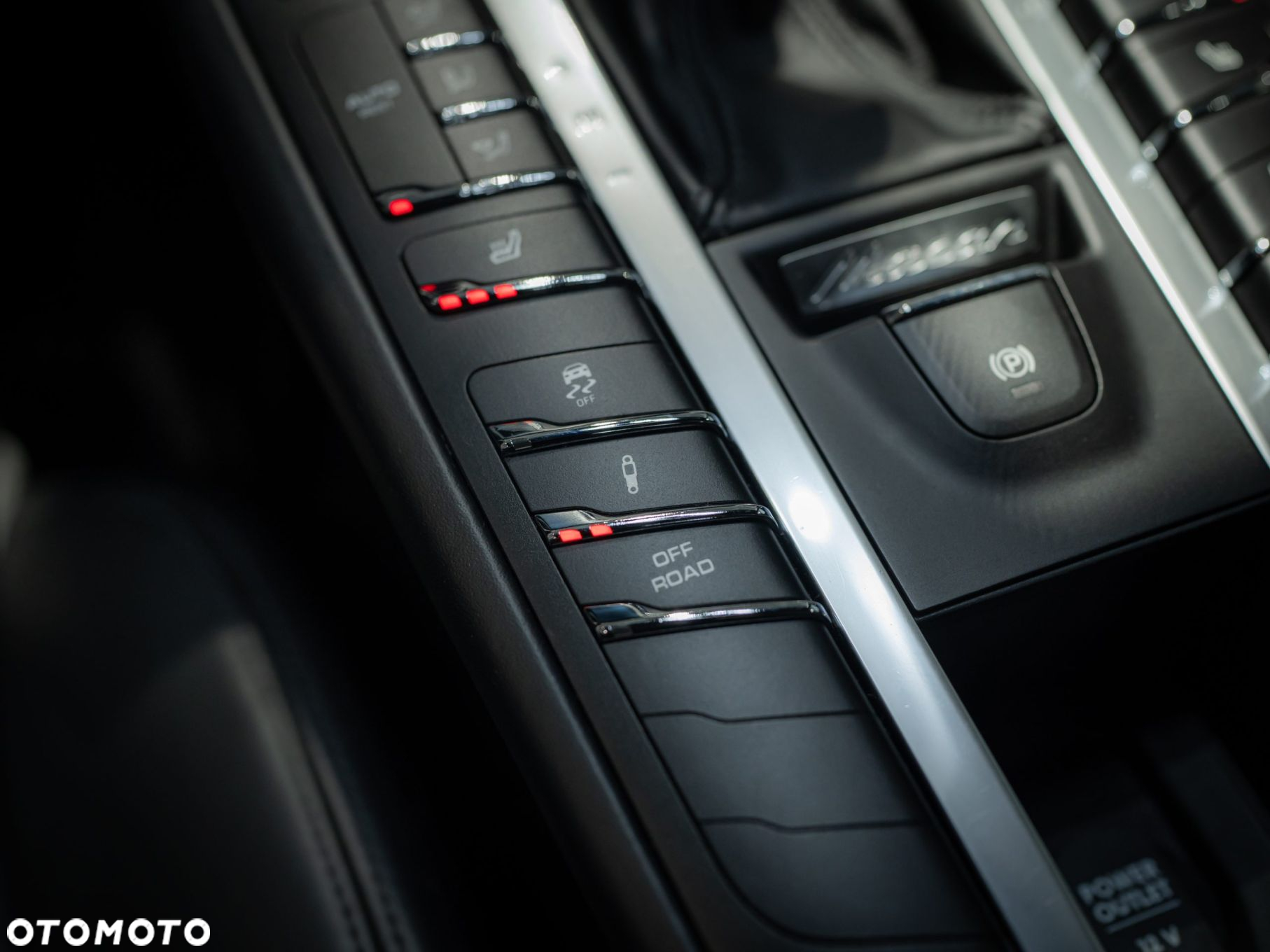 Porsche Macan Turbo - 32