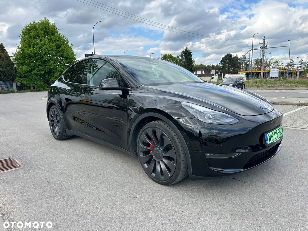Tesla Model Y Performance AWD - 18