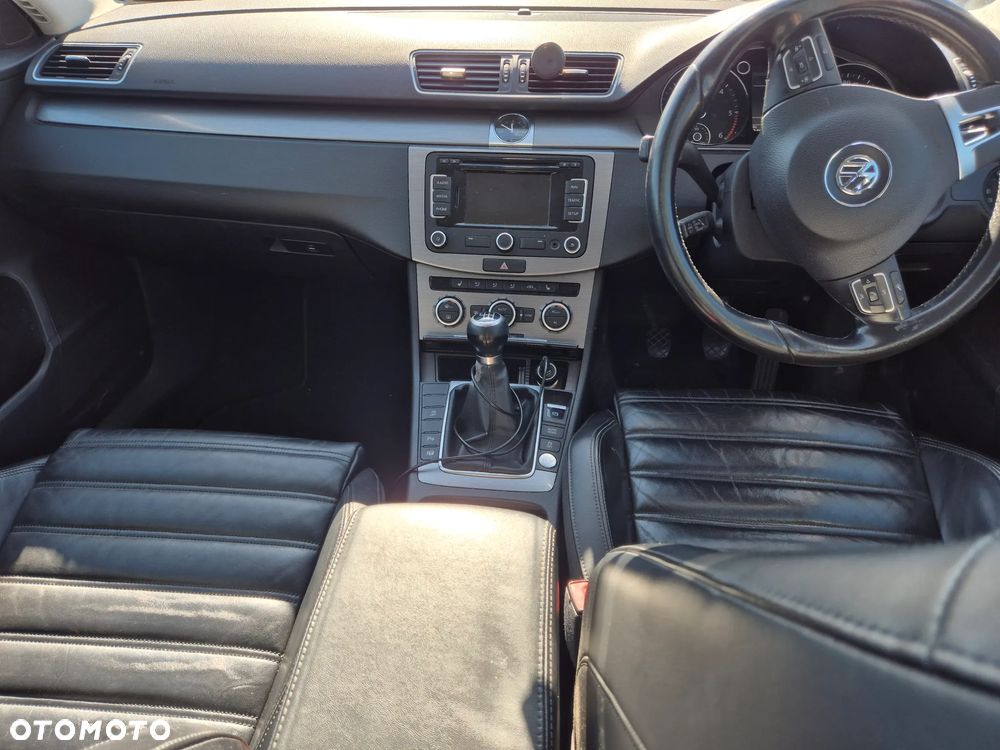Volkswagen Passat - 27