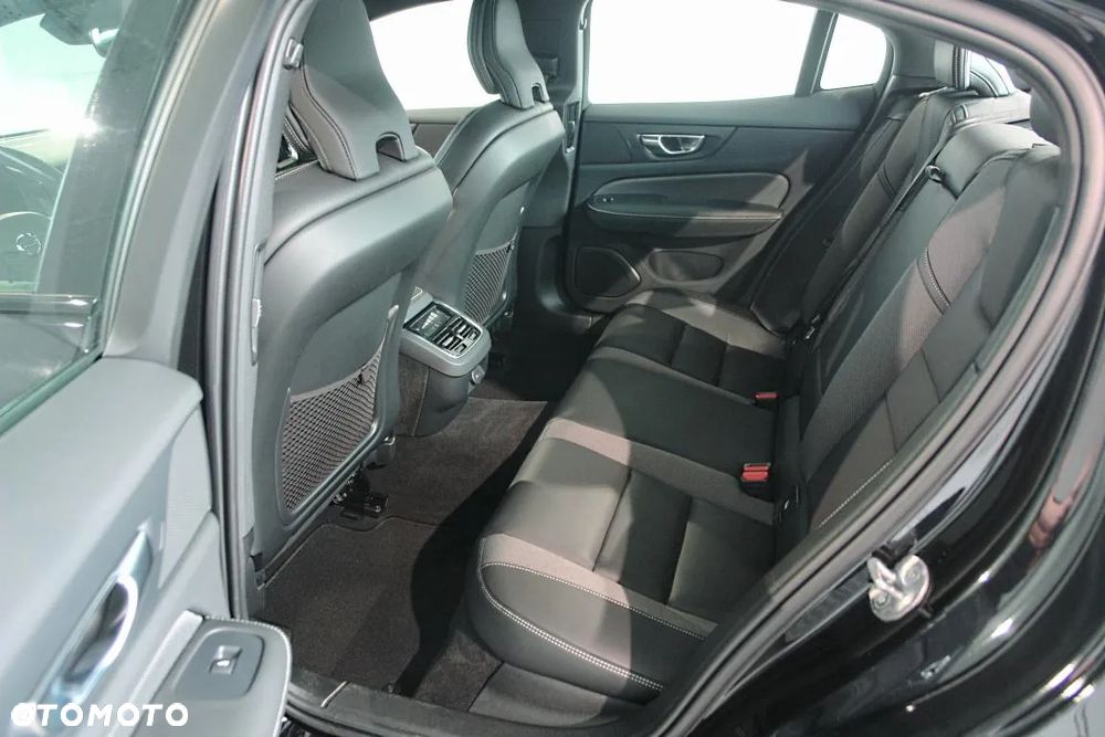 Volvo S60 B5 B AWD Ultimate Dark - 25