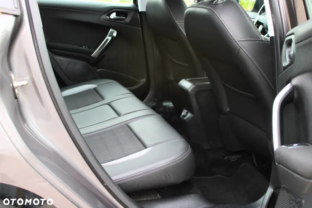 Peugeot 2008 1.6 e-HDi Allure S&S - 20