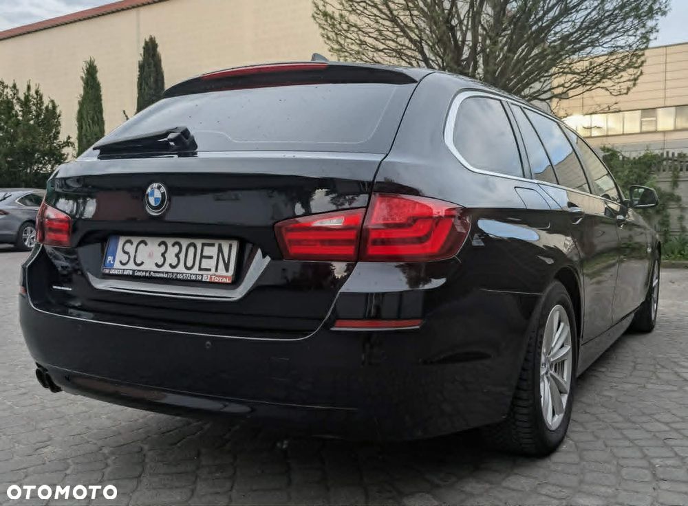 BMW Seria 5 525d xDrive - 10