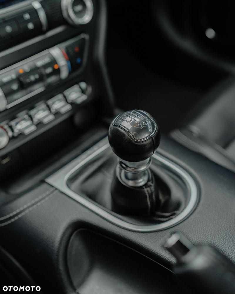 Ford Mustang 5.0 V8 GT - 12