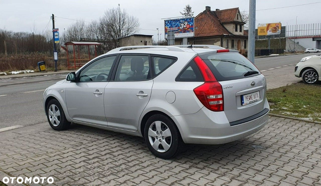 Kia Ceed - 4