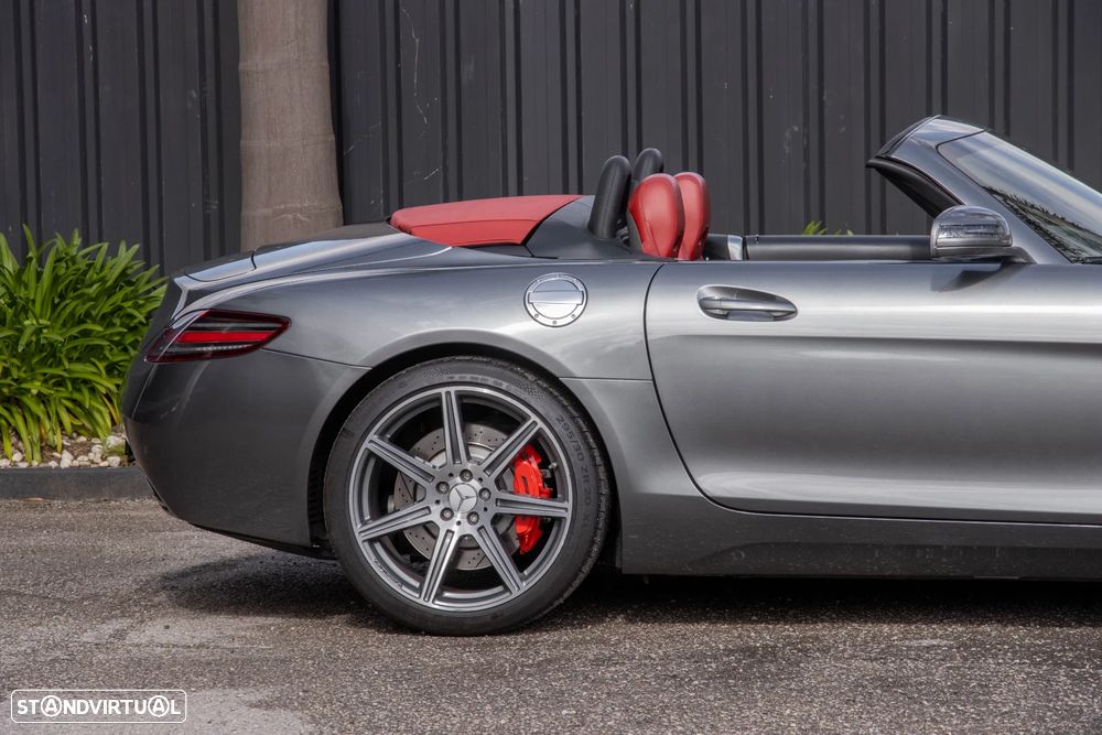Mercedes-Benz SLS 63 AMG - 25