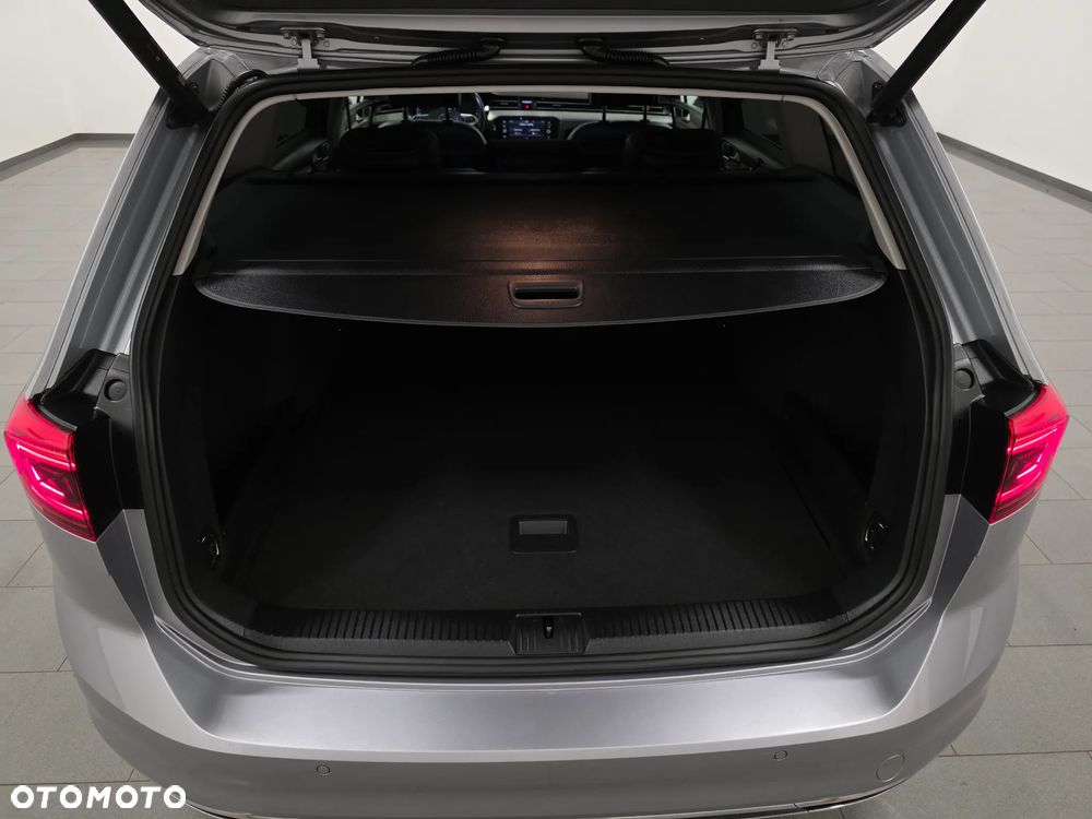 Volkswagen Passat - 38