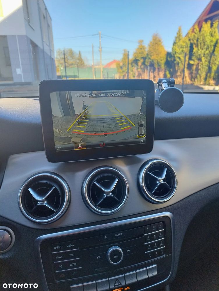 Mercedes-Benz CLA 180 7G-DCT UrbanStyle Edition - 18