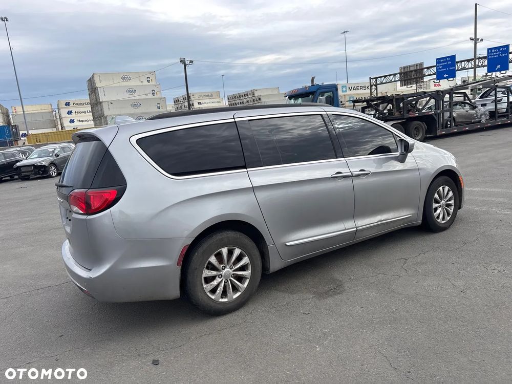 Chrysler Pacifica - 7