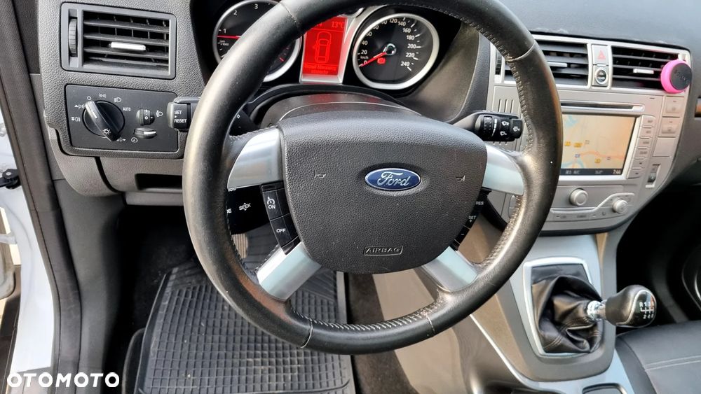 Ford Kuga 2.0 TDCi 4x4 Titanium - 25