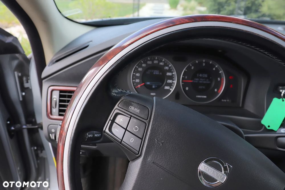 Volvo V70 D5 Summum - 13
