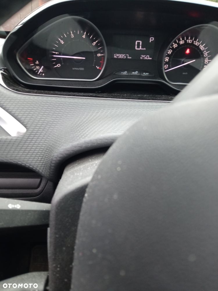 Peugeot 2008 1.2 Pure Tech Active S&S EAT6 - 7