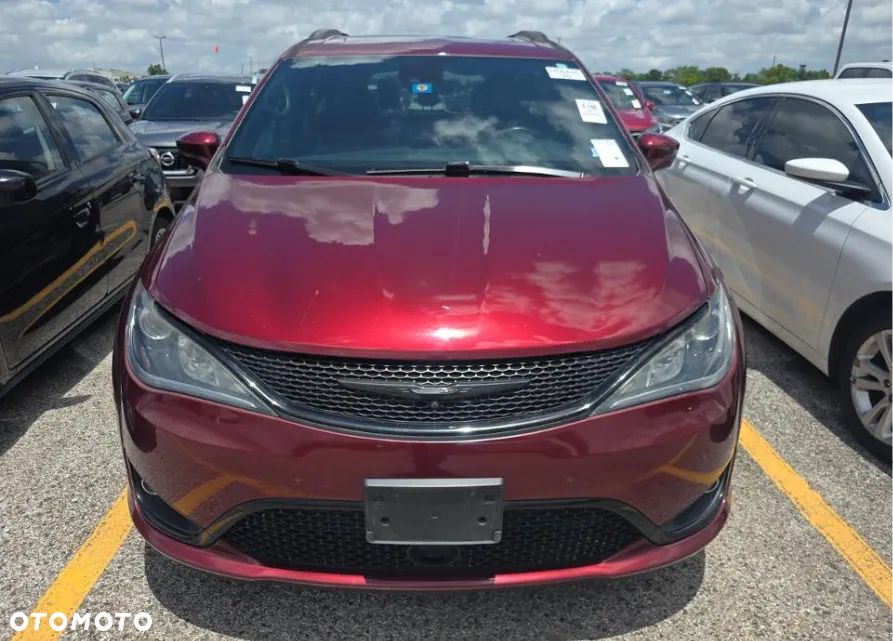 Chrysler Pacifica - 2