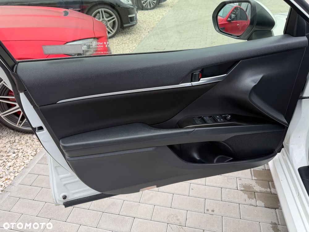 Toyota Camry 2.5 Hybrid Comfort CVT - 17