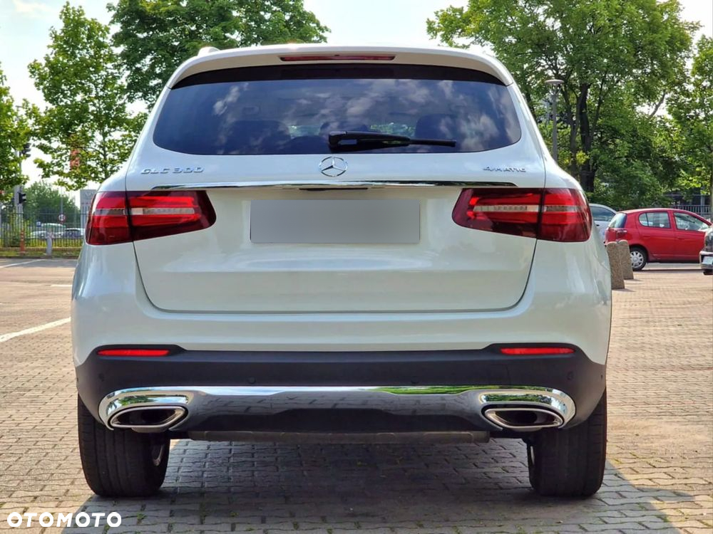 Mercedes-Benz GLC 300 4Matic 9G-TRONIC - 9