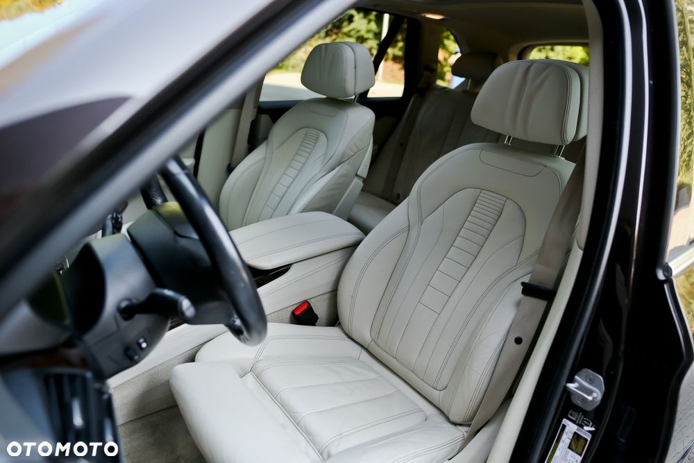 BMW X5 xDrive35i - 24