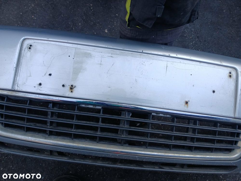 Audi A4 B6 Zderzak przedni - 4