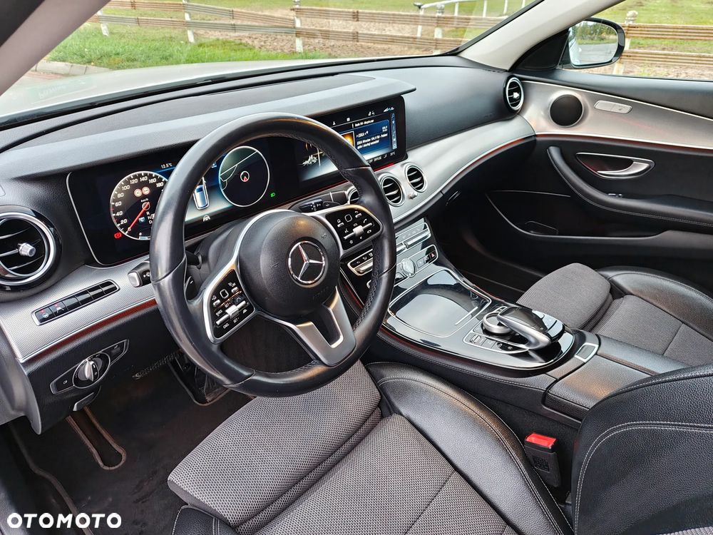 Mercedes-Benz Klasa E 300 d 9G-TRONIC - 10